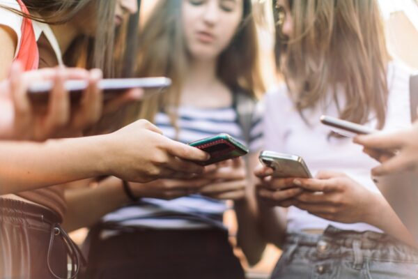 A new social app is fighting rage-bait